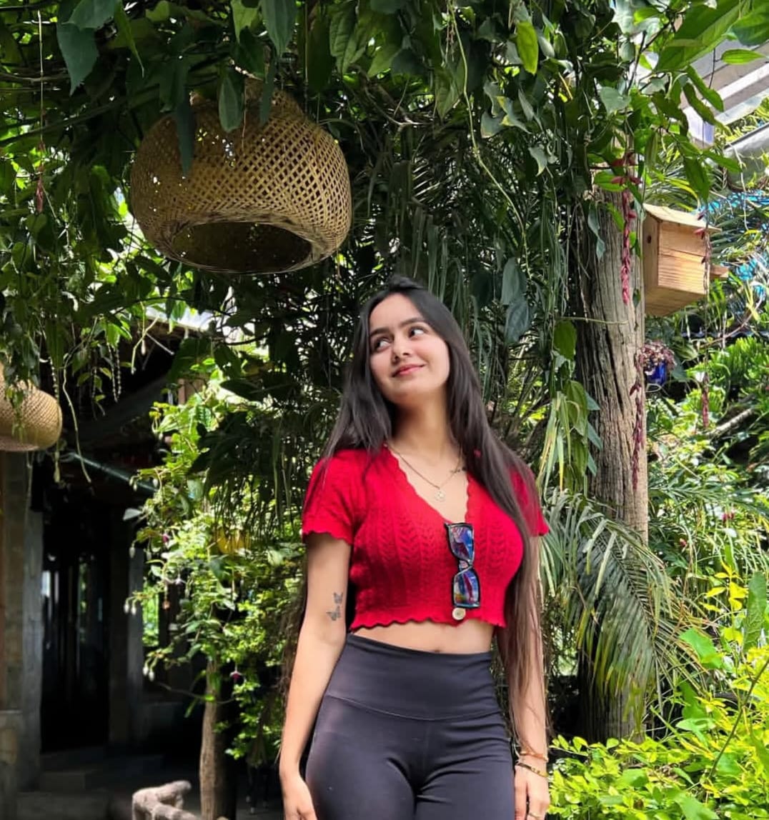 2000 unlimited short providing services 24x7 available by teena yadav in Palanpur